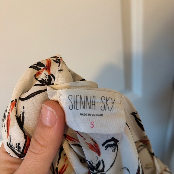 Sienna Sky floral white vneck cinch waist flowy blouse - Picture 4 of 4